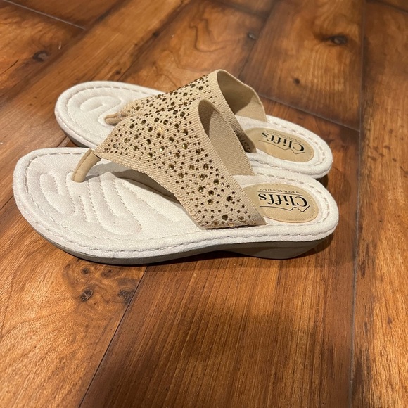 Cliffs By White Mountain Calling Women's Thong Sandals Sand Size 6 - Picture 5 of 7